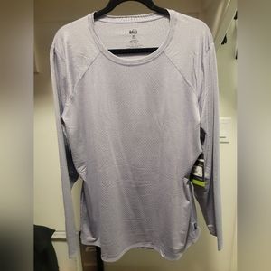 Light weight uv protection crewneck